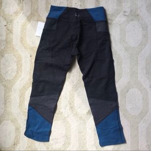 NWT Beyond yoga color blocked capri leggings